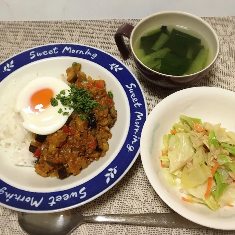 野菜たくさんキーマカレー・小松菜とわかめのスープ・キャベツとツナのホットサラダ|美也子さん