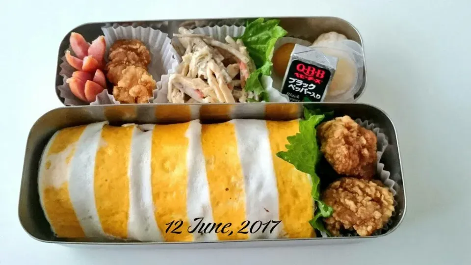 Snapdishの料理写真:2017.6.12 開けてビックリ❗
✨シマシマ✨オムライスお弁当|らんちゃんさん