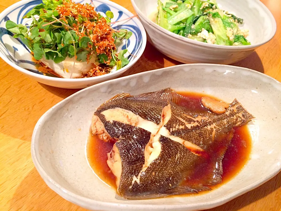 カレイの煮付け
蕎麦もやしとパクチーでエスニック奴
小松菜と玉子の炒め物
#カレイの煮付け #冷奴 #蕎麦もやし #パクチー #炒りあみ #小松菜|doc3387さん