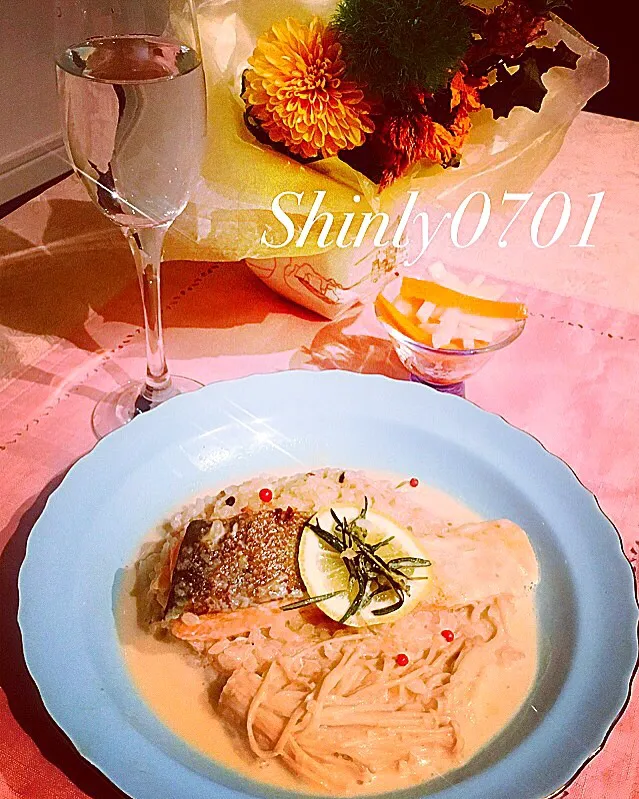 母から教わった簡単レシピ👩‍🍳✨
サーモンムニエルwithミルクソース &十穀米のリゾット🇫🇷🇨🇳😋🍴✨
#美容 
#薬膳 
#無添加 
#薬膳料理 
#手作り 
#健康 
#簡単 
#おいしい 
#ヘルシー 
#栄養たっぷり 
#フランス料理 
#母の味 
#鮭のムニエル|Shinly0701さん