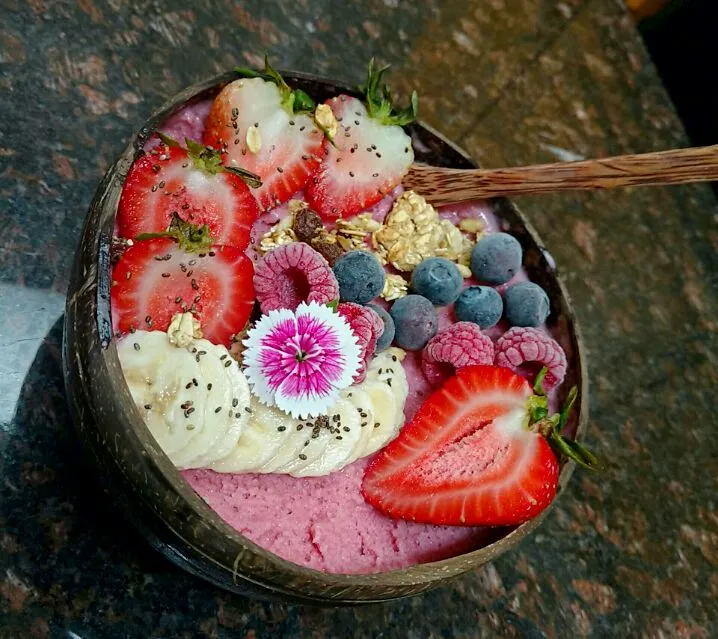 homemade Strawberry smoothie bowl|paulaさん