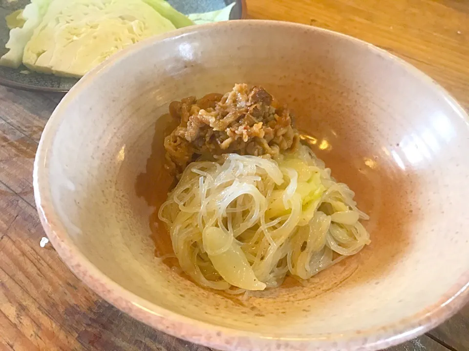 Snapdishの料理写真:【朝の賄い】
#亀戸養生料理オスギ 
海鮮焼きそば(春雨)
プルコギ|亀戸 養生蕎麦 高のさん