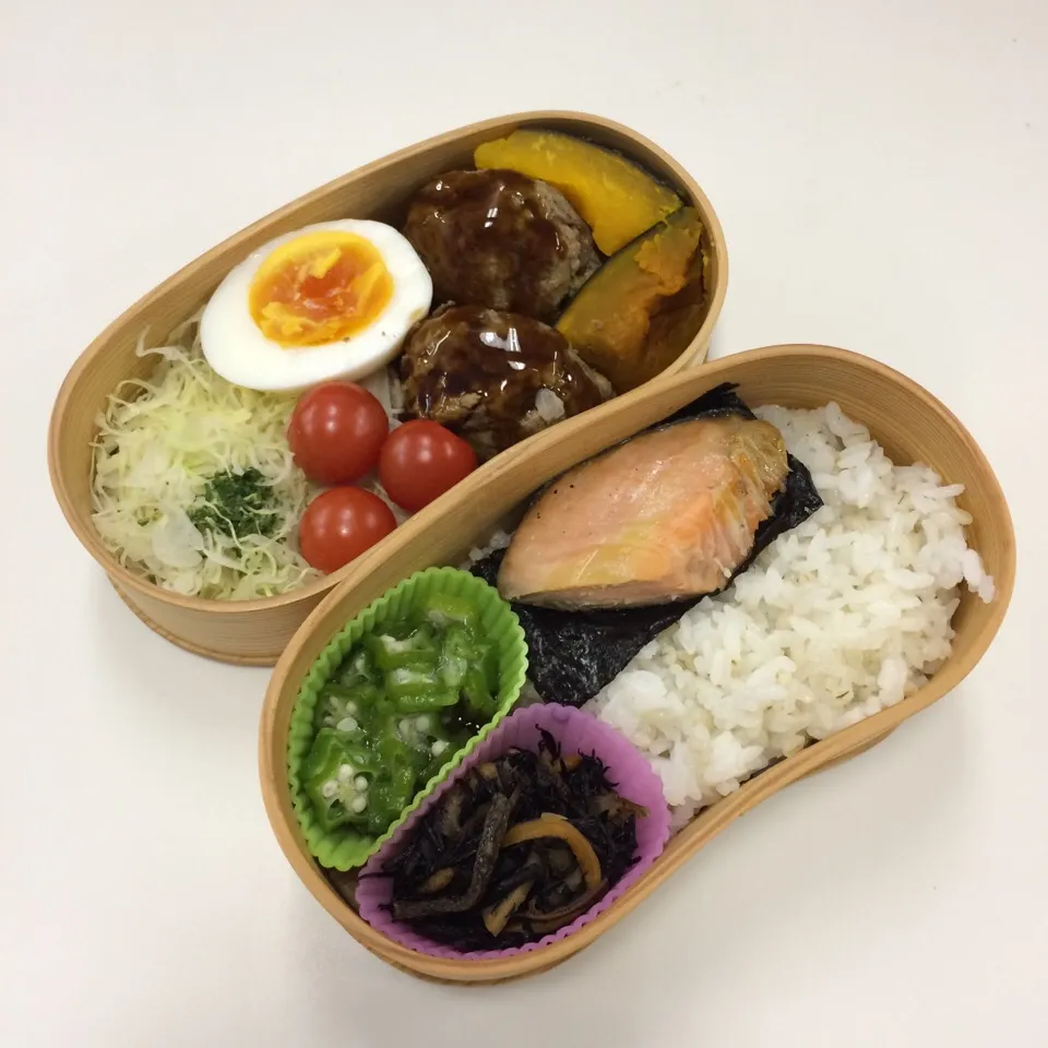 弁当（ハンバーグ、ゆで玉子、かぼちゃ、サラダ、塩鮭、五目ひじき、オクラ）|SasaMasa213さん