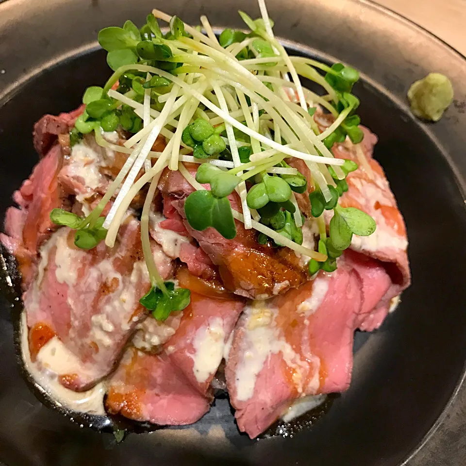 ローストビーフ丼#baqet #yummy#food#lunch|Sakuraさん