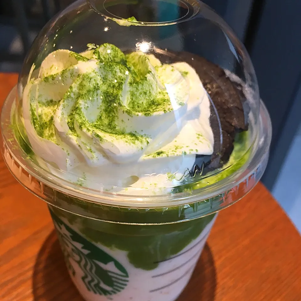 Snapdishの料理写真:Chocolate Cake TOPPED FRAPPUCCINO WITH MATCHA SHOT|hirotomoさん