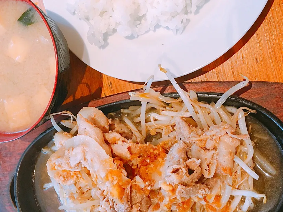 喫茶店の生姜焼きランチ😋|しろこ🐾໊さん