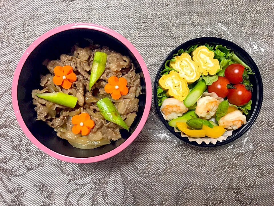 昨日のお詫びに奮発黒毛和牛の牛丼🐃
お花の卵焼き🌼のつもりが雲みたい☁️ 修行が必要です。ぶぶあられ。3粒使用。賞味期限までに使い終わるのか（笑）|RKさん