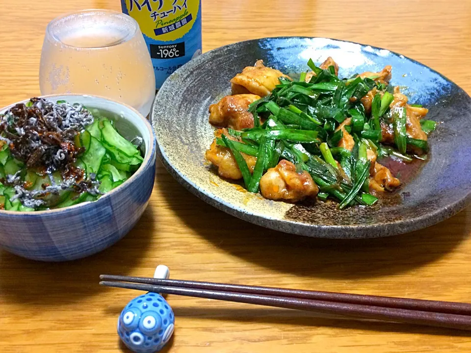 2017.6.14 アテ飯
・鶏ささみとニラのピリ辛豆板醤炒め
・きゅうりの塩昆布もみ
・コンビ二限定 初夏限定 沖縄パイナップルチューハイ『新城農園』|風流料理人さん