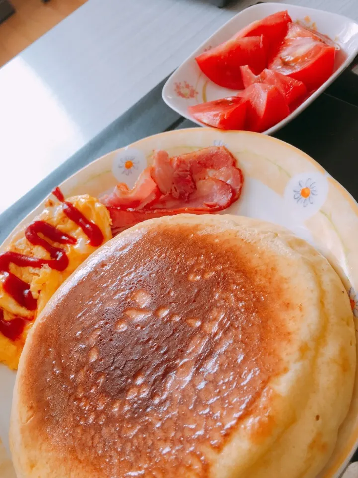 朝からおっきいパンケーキ食べて今日も一日頑張れそう〜〜|なななさん