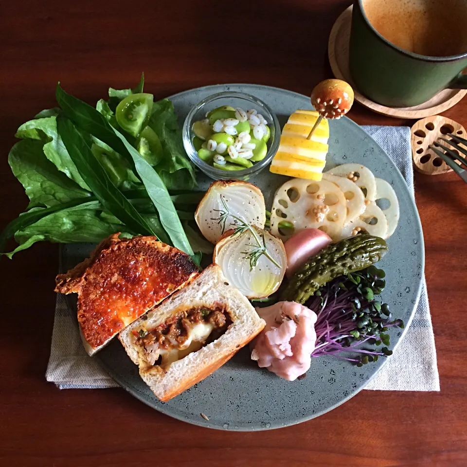 チキンキーマカレー厚焼きマフィンの断面picで朝ごはん|すいかみどりさん