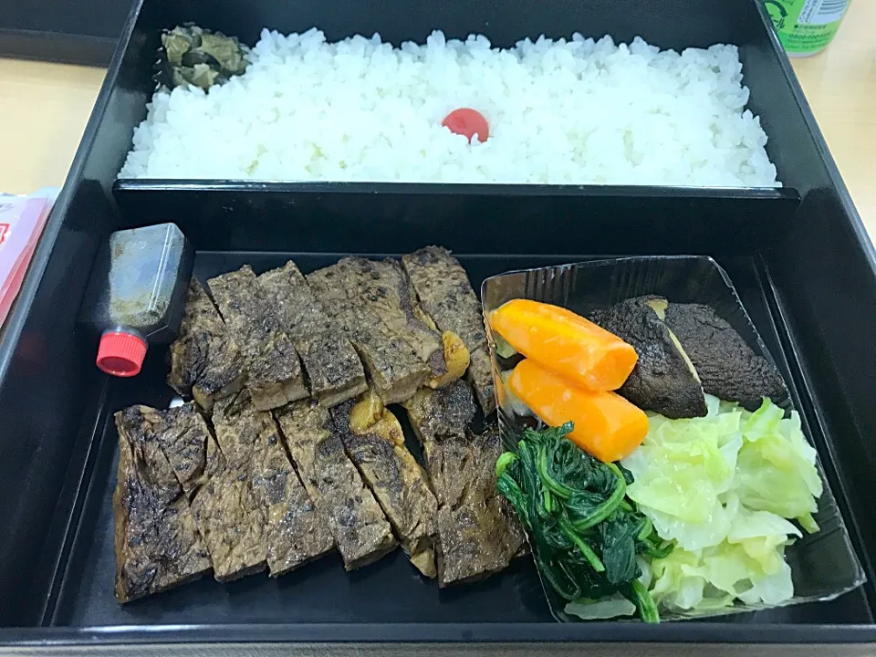 ざくろのステーキ弁当|Food is lifeさん