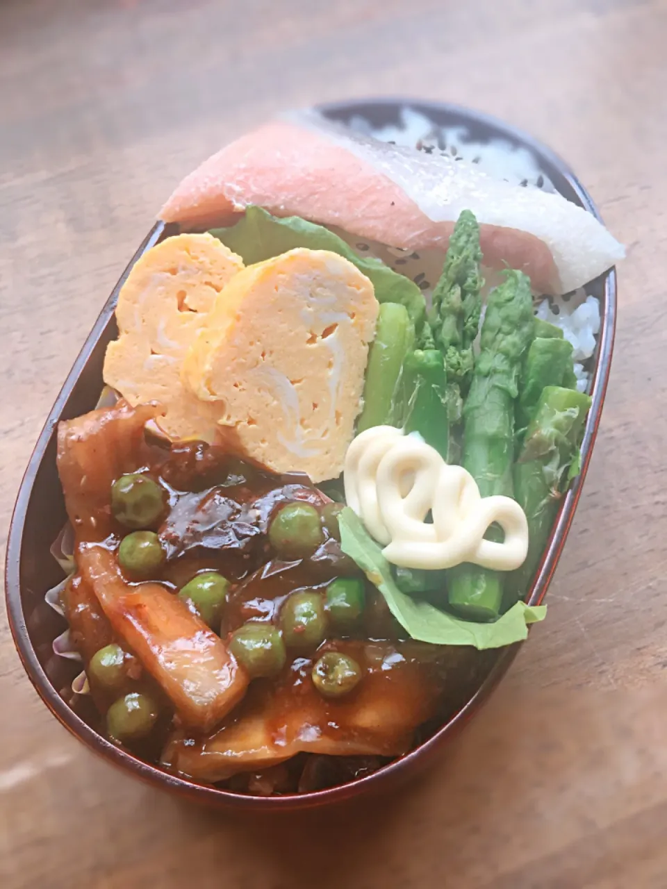 Snapdishの料理写真:今日のお弁当
・茹で鮭
・茄子の中華味噌炒め
・だし巻き卵
・アスパラサラダ|akiさん