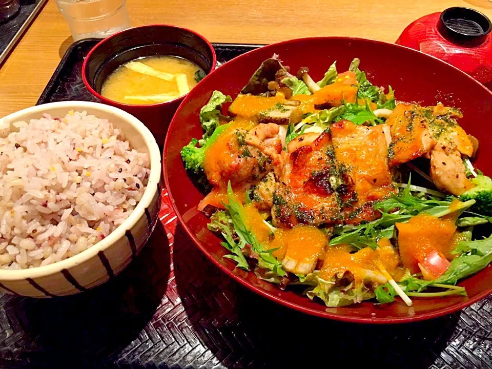 🥗basil chicken salad🥗|山田さん