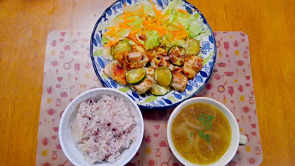 ６月６日　鶏肉とズッキーニのチーズ蒸し　サラダ　玉ねぎスープ|いもこ。さん