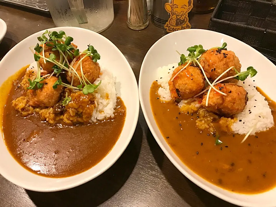 Two Sam's Upの週替わり『地鶏の揚げつくねカレー』をイエローカレーとトマトカレーで食べ比べ！|大阪カレー部長さん