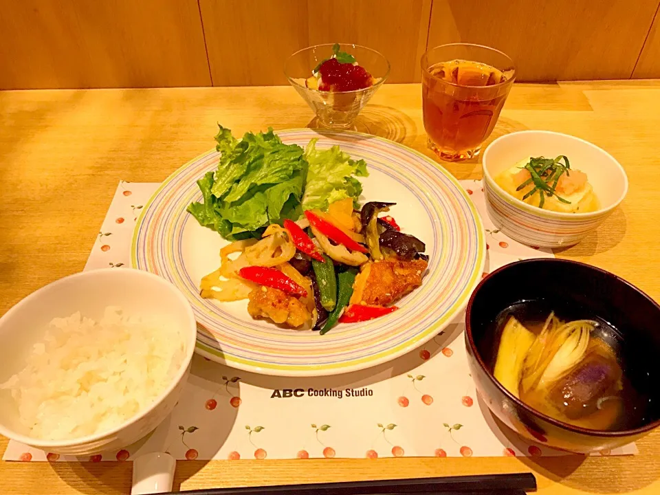 Snapdishの料理写真:万能しょうが塩だれ🥒
鶏肉と彩り野菜のねぎ塩だれ🍗
明太おろしの揚げだし豆腐🥚
なすとみょうがのおみそ汁🍆
ごはん🍙
ブルーベリーのトライフル🍓|なちゃんさん