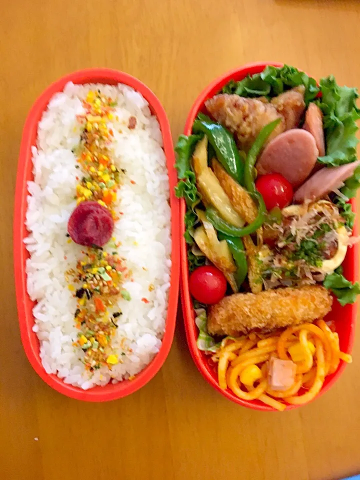 Snapdishの料理写真:今日のお弁当🍱

・唐揚げ
・魚肉ソーセージ
・竹輪とピーマンの甘辛炒め
・たこ焼き
・とんかつ
・ナポリタン

#毎日のお弁当 
#弁当   
#自分弁当 
#お弁当記録 
#ランチボックス 
#お弁当|ryo.ythさん