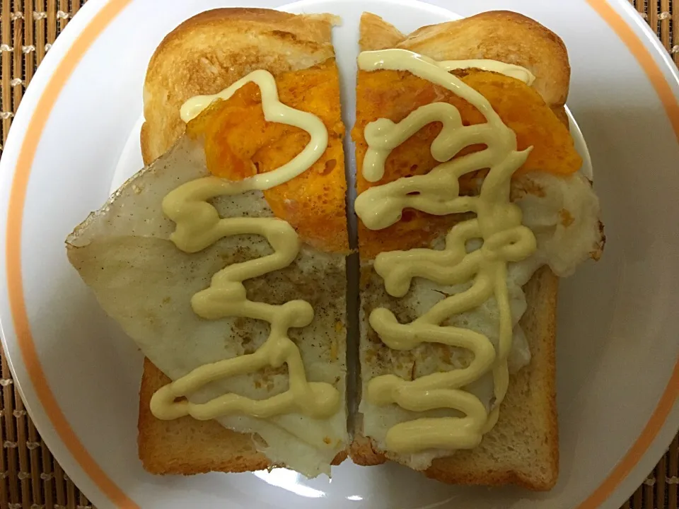 目玉焼きトースト|ばーさんさん