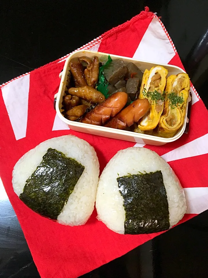 おにぎり弁当🍙



はぁ〜、やっと金曜日

今日は昼から仕事の旦那さん

移動しながらも食べれるように🍙くん










東村やま13|にゃおさん