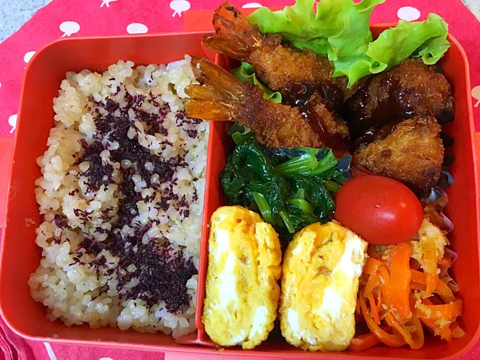 ☆6/16今日のお弁当☆〜エビフライかけて味噌つき、だし巻き卵、人参しりしり、ほうれん草胡麻和え、トマト〜|Satokoさん