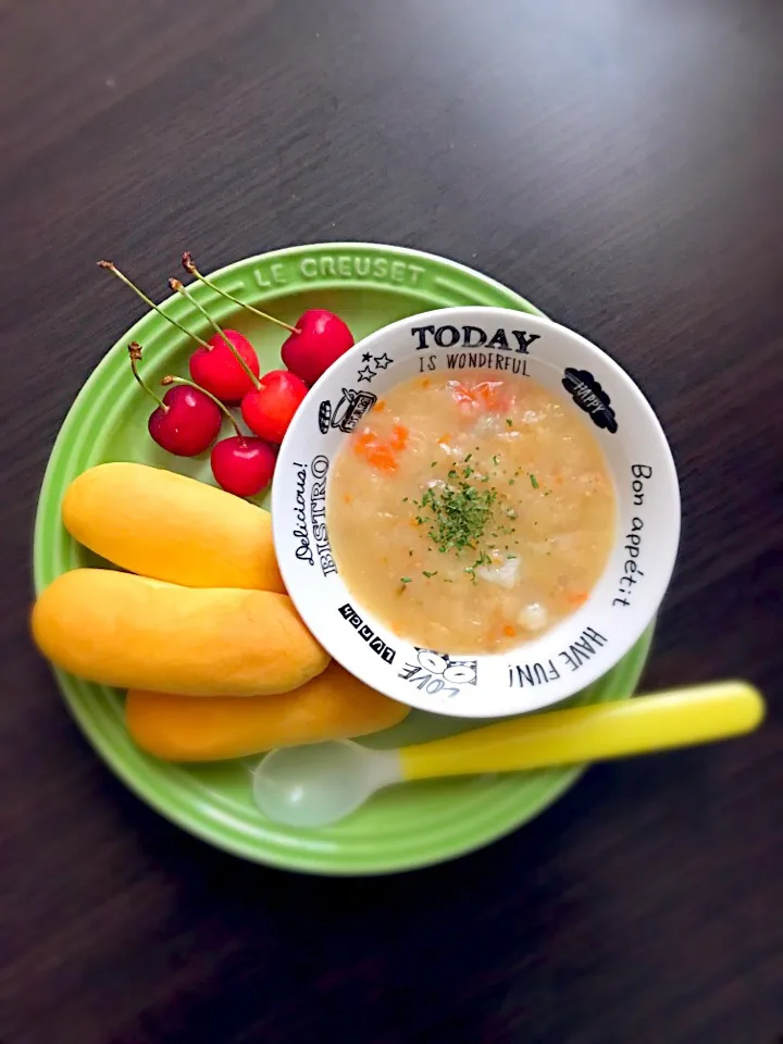 Snapdishの料理写真:6/16❁息子離乳食 朝ごはん☀️
アンパンマンの野菜スティックパン
BF鮭のポテトクリーム煮
さくらんぼ🍒|つんさん