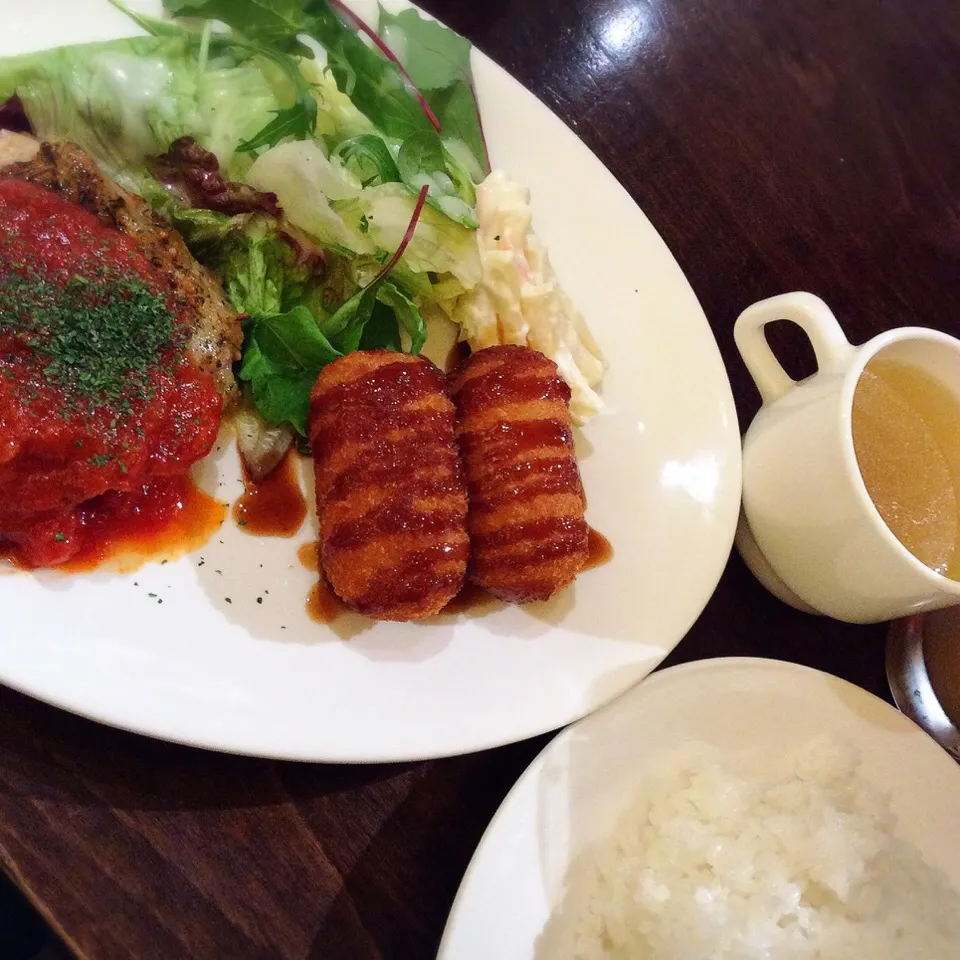 ビジネスランチ チキンソテー サルサソース&カニクリームコロッケ ライス大盛り 2017.6.15|キラ姫さん