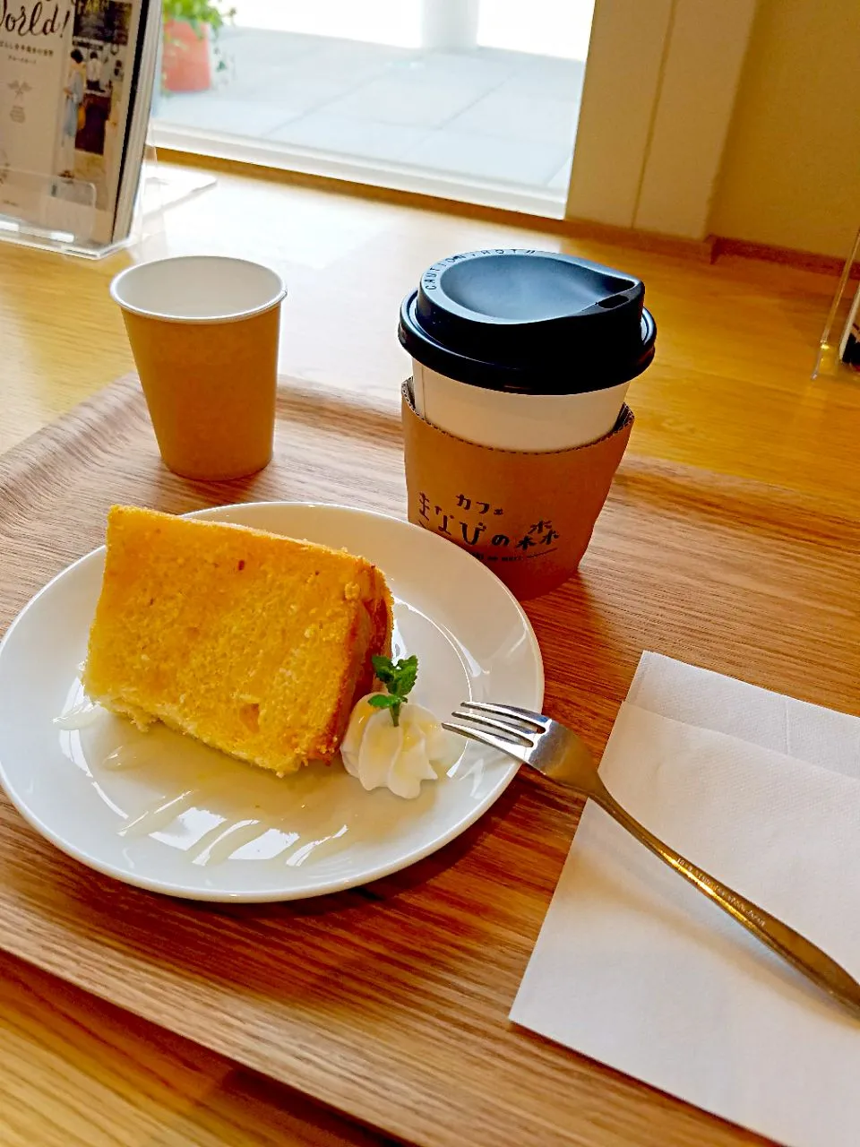 Snapdishの料理写真:ケーキセット（ハチミツシフォンケーキ） 
#甘い 
#ケーキセット|babyroseさん