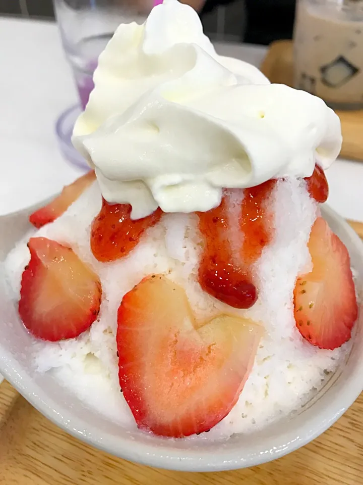 Strawberry Bingsu|Mizaor Kanyanattさん