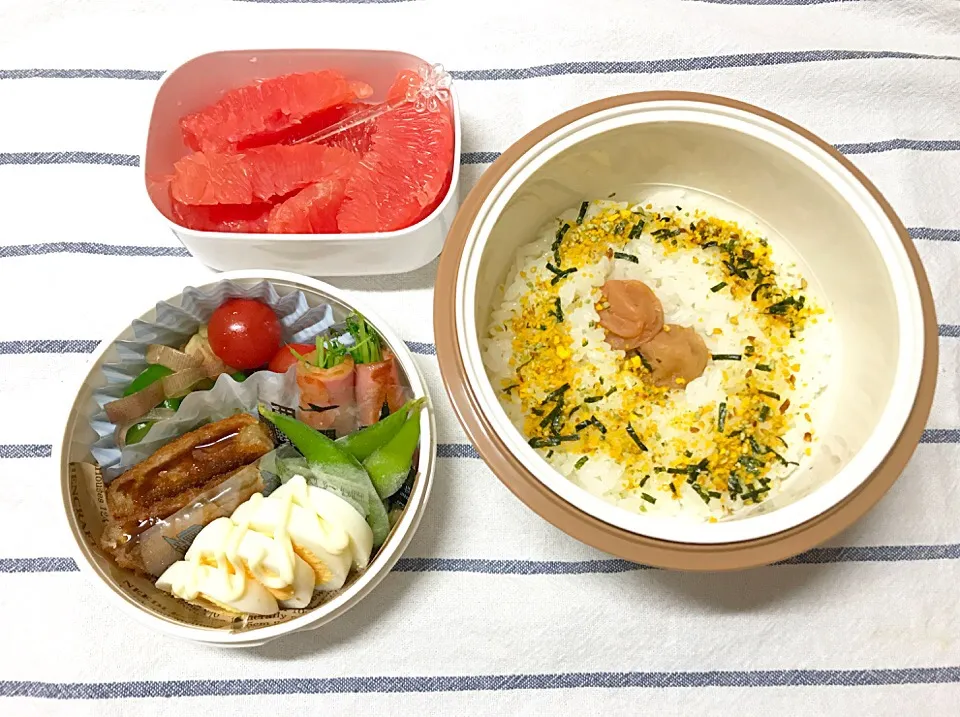 ☺︎旦那さんBENTO ごはん×のりたま #きゅうりとみょうがの浅漬け#ミニトマト#豆苗のベーコン巻き#コロッケ#ゆでたまご#グレープフルーツ|Mackinさん