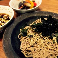 お蕎麦と、茄子とパプリカの甘酢漬け|はとまめさん