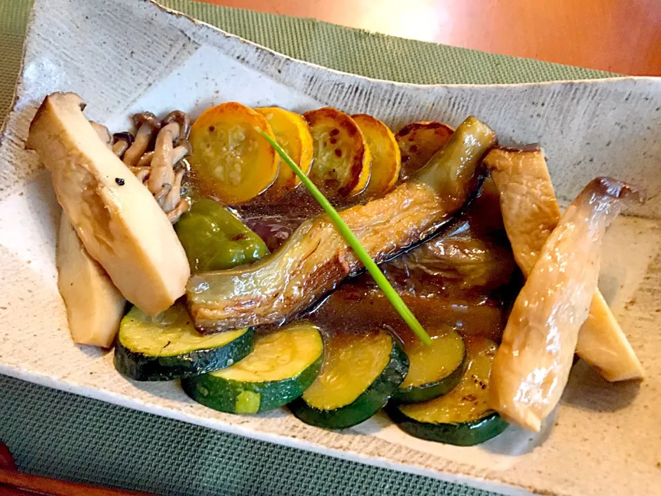 Deep-fried Summer Vegetables& king trumpet mushroom w/tsuyu🍆夏野菜とｴﾘﾝｷﾞの揚げ浸し|🌈Ami🍻さん