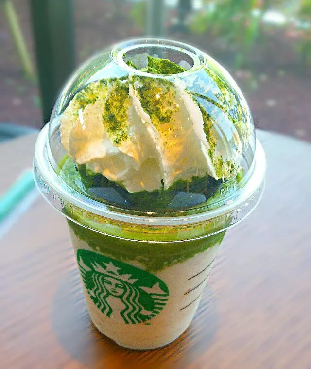 STARBUCKS   Chocolate cake topped Frappuccino with Matcha shot
チョコレート ケーキ トップ フラペチーノ® with 抹茶ショット   カフェ|まめさん