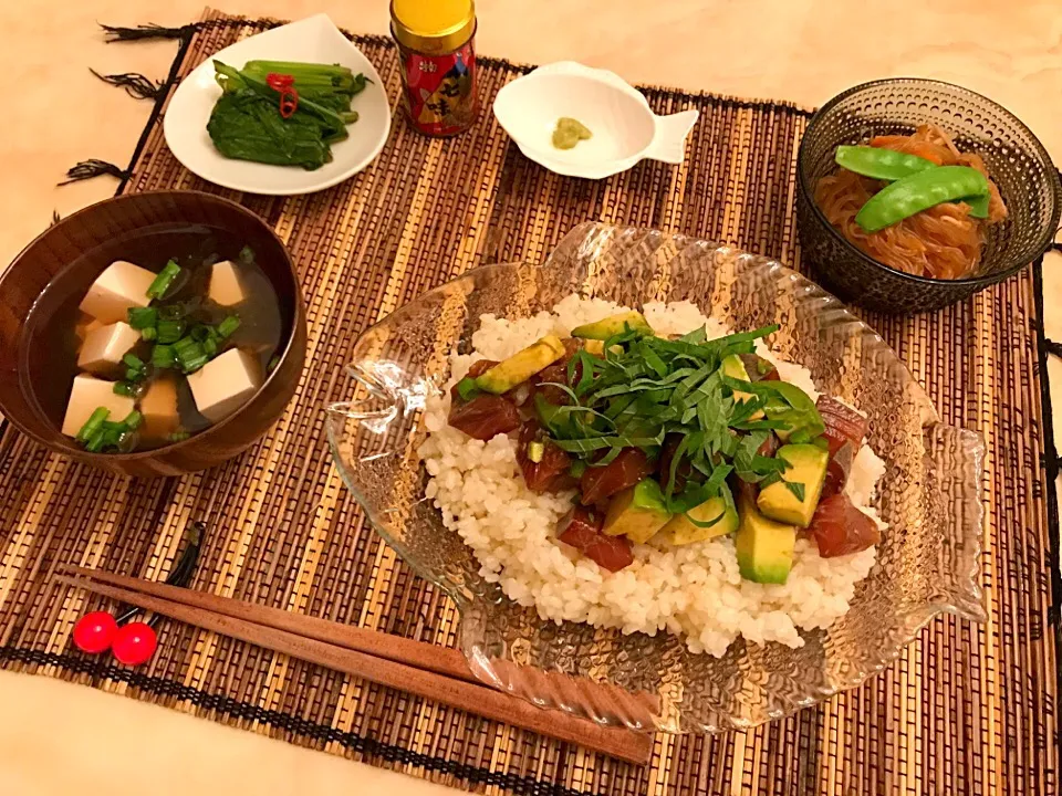 Snapdishの料理写真:刺身アボカド漬け丼|ぷわこさん