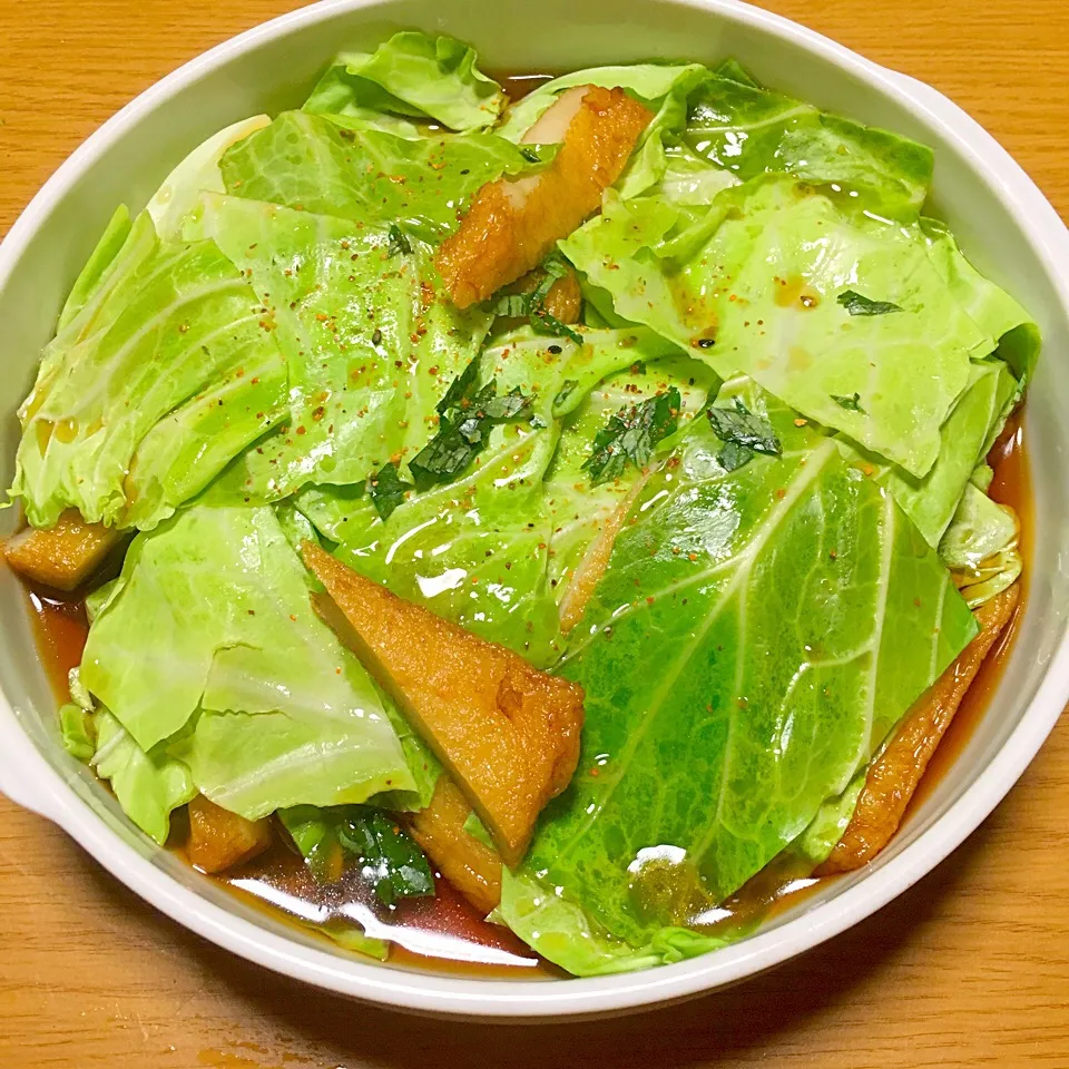 キャベツとさつま揚げのレンジ蒸し浸し
(山椒の葉“木の芽”と七味をかけて)|yumyum😋さん