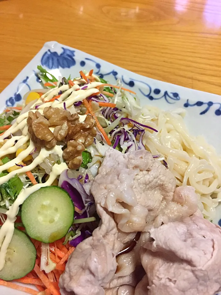 冷しゃぶサラダうどん🥗|レナコさん