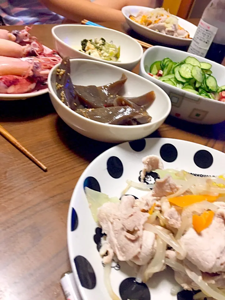 Snapdishの料理写真:#冷しゃぶ
#胡瓜とタコの酢の物
#まんばのけんちゃん
#こんにゃくのピリ辛煮|Atuko Hashimotoさん