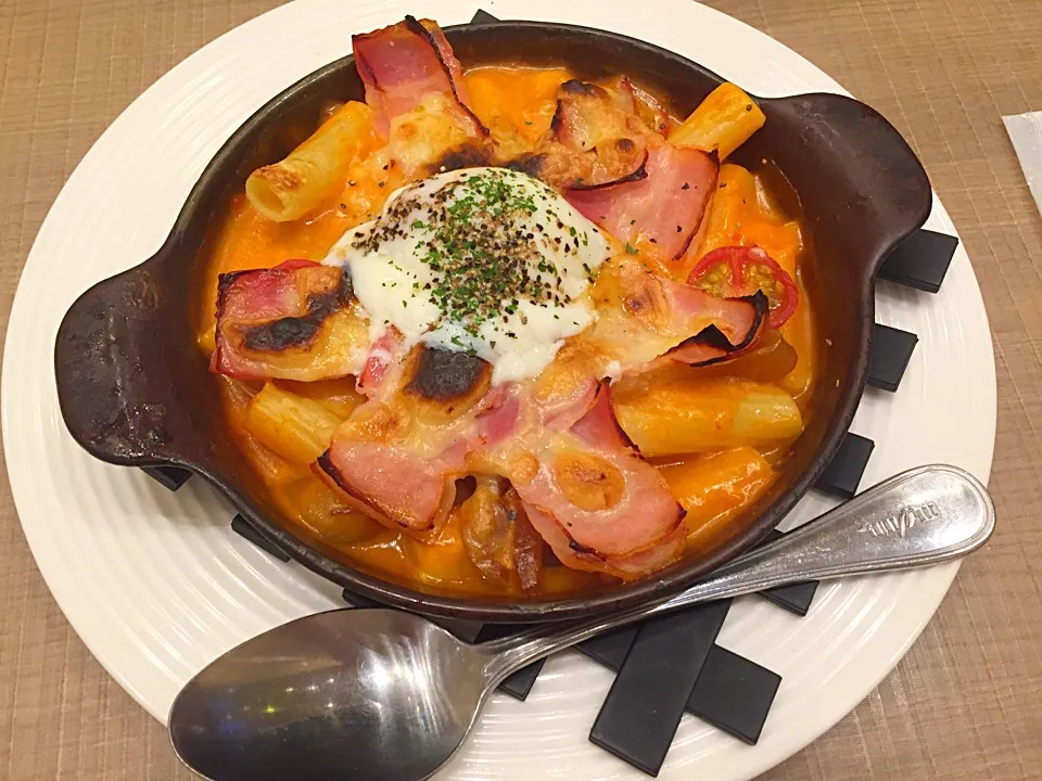 Snapdishの料理写真:トマトカルボナーラ風パスタドリア🍅|himeさん