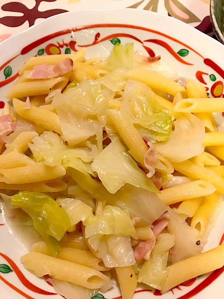 キャベツとベーコンのペンネ|トモさん