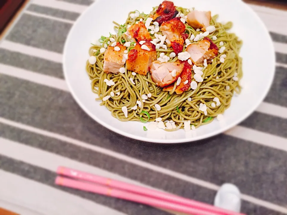 Snapdishの料理写真:＊油そば風お茶そうめん(ガーリック醤油チキン)|みじんこさん