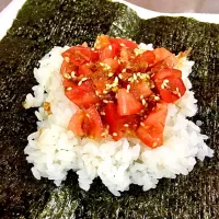 Snapdishの料理写真:フレッシュトマトのおにきらず🍅