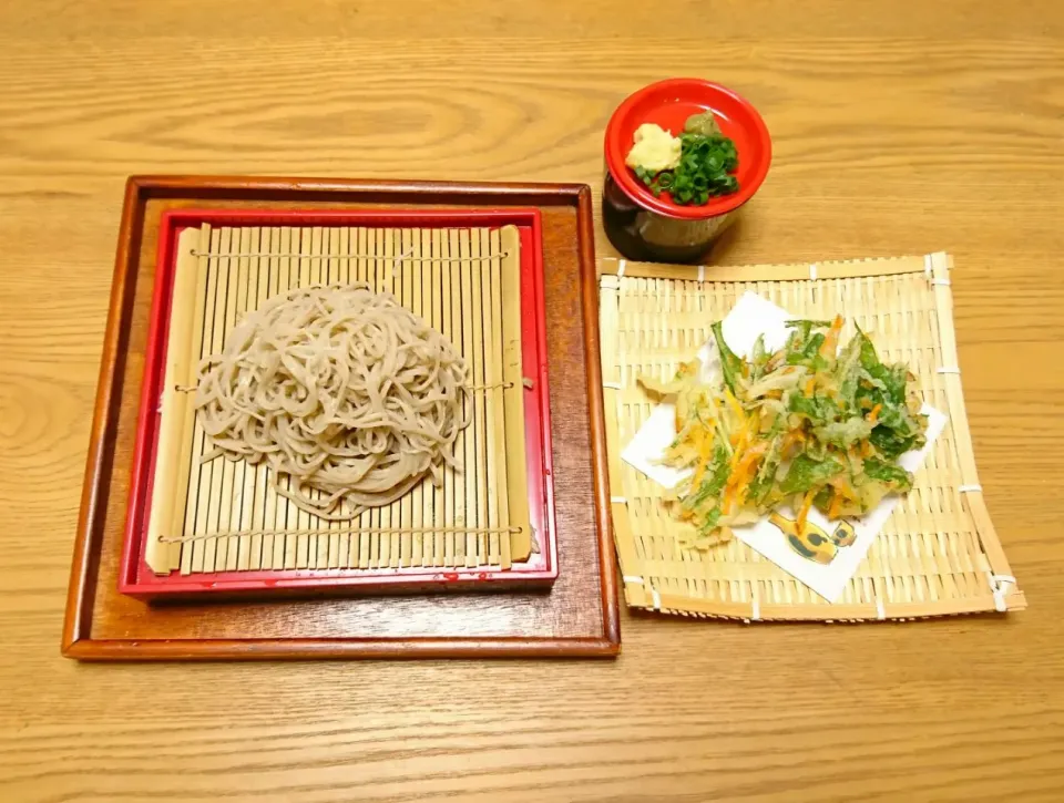 Snapdishの料理写真:『自家製手打ち蕎麦と簡単かき揚げ』|seri-chanさん