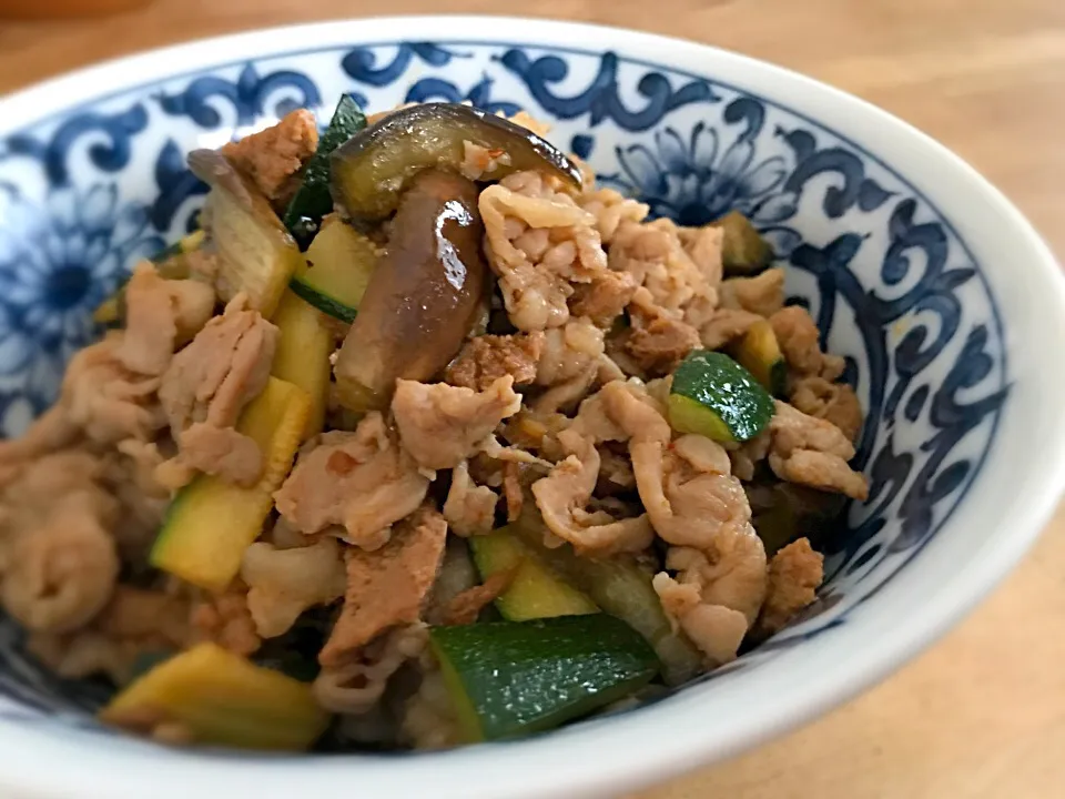 豚肉と茄子とズッキーニのピリ辛炒め~大豆のお肉入り|acoさん