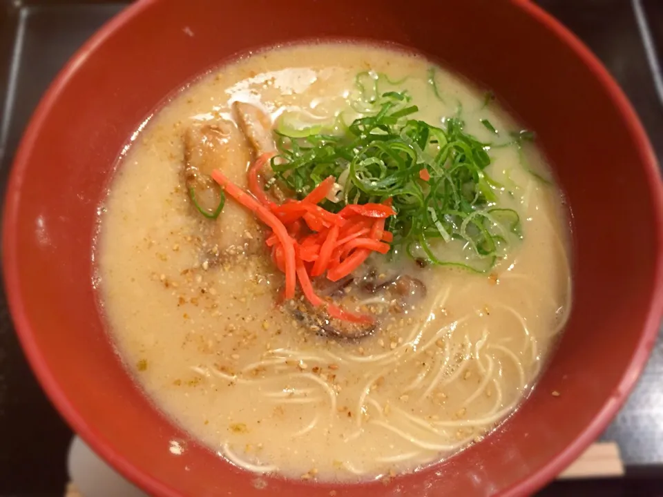 とんこつラーメン|みゃ〜・はつさん