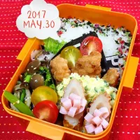 Snapdishの料理写真:高校生娘の少しだけヘルシーを意識したお弁当🎵|おざMAMAさん