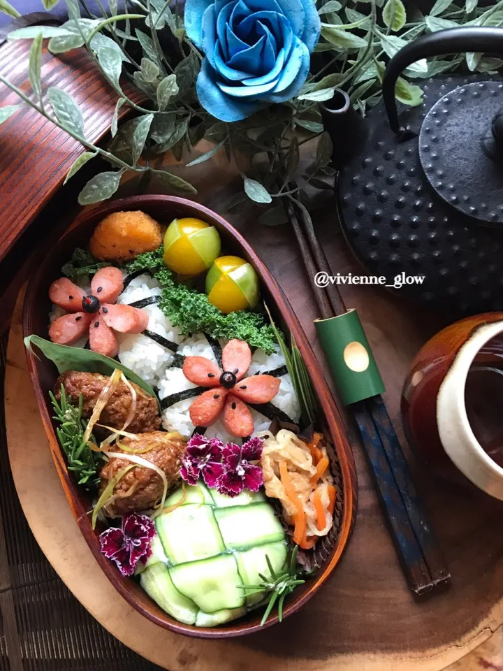 Snapdishの料理写真:スパムの花むすび弁当|vivienne_glowさん