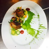 Snapdishの料理写真:Scallops rolled in bacon, mashed corn and pesto|Yolanda Rodasさん