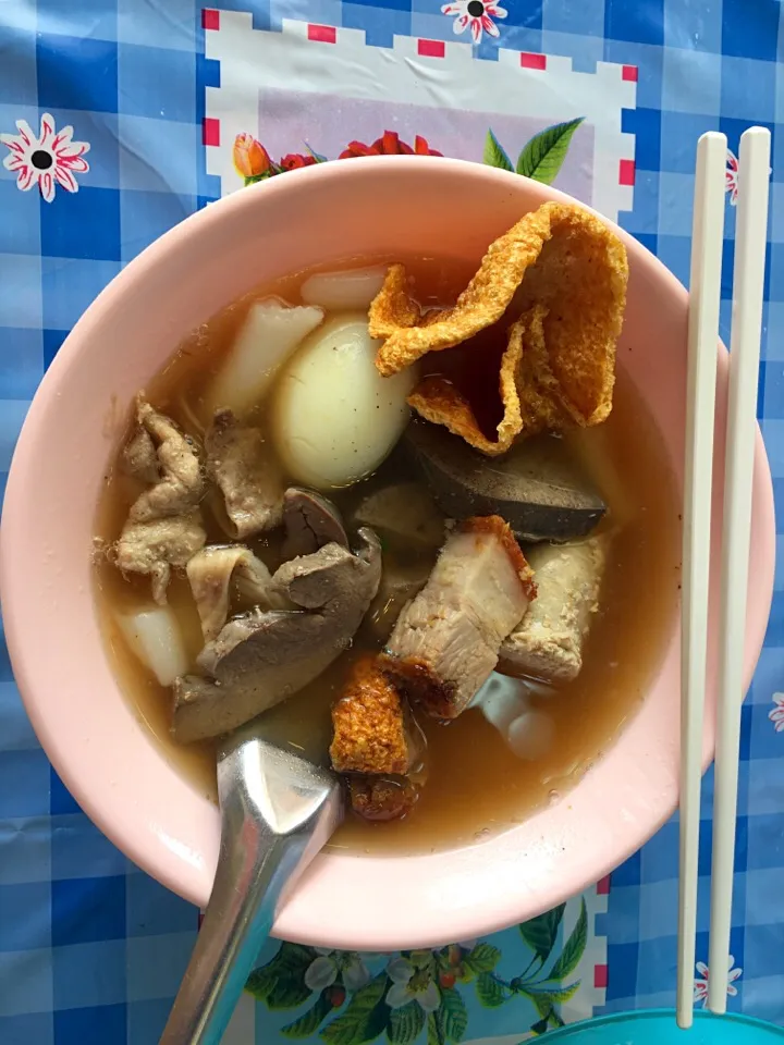 ก๋วยจั๊บหมูกรอบสามกษัตริย์|kapongpangrumさん