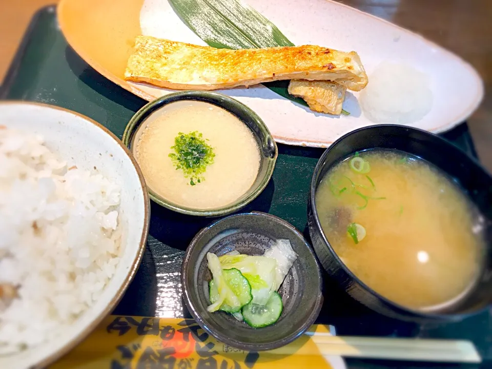 サーモンハラス定食|チカさん