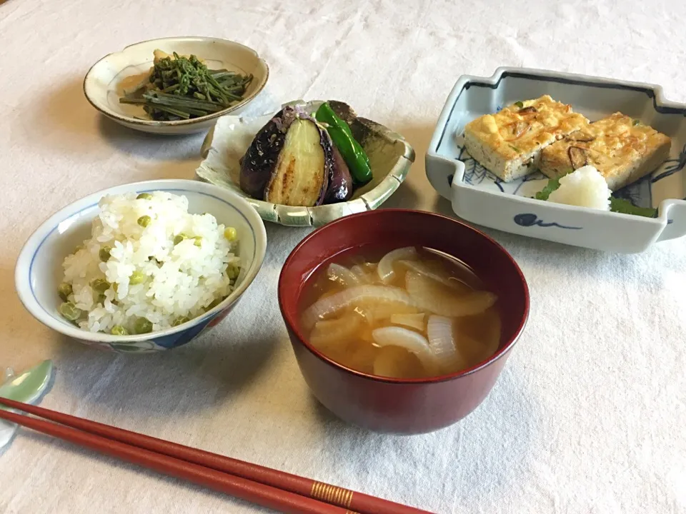 Snapdishの料理写真:庭で採れたえんどう豆で豆ごはん！
#宿題のために作ったごはん|Namiko Kanoyaさん