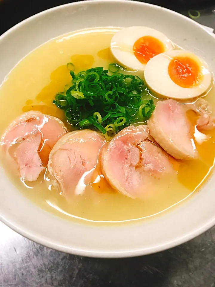 Snapdishの料理写真:鶏白湯らーめん 塩|中華蕎麦 銀時さん